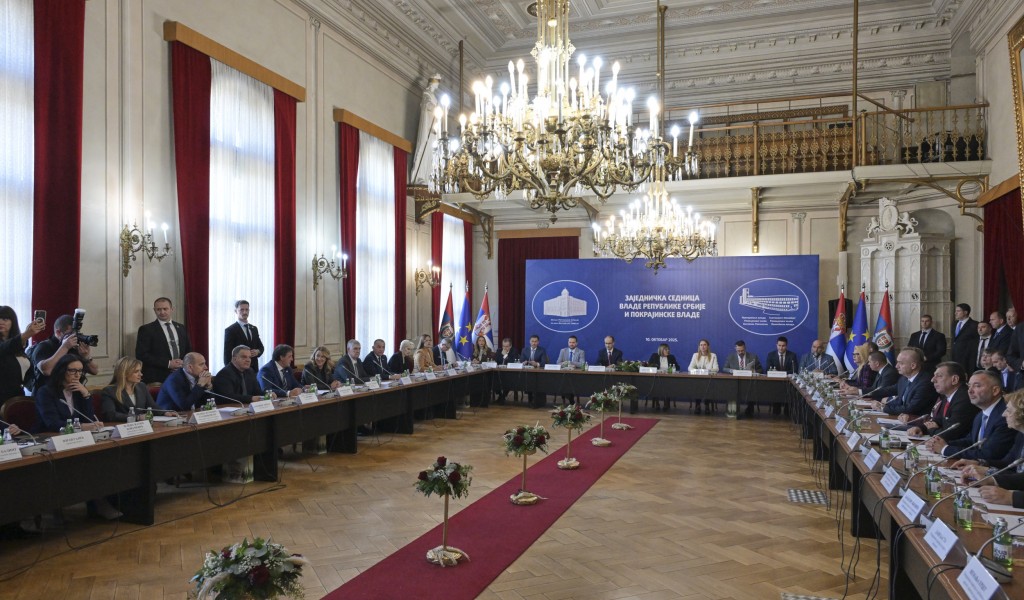 Minister Gašić attends joint session of Government of Serbia and Provincial Government