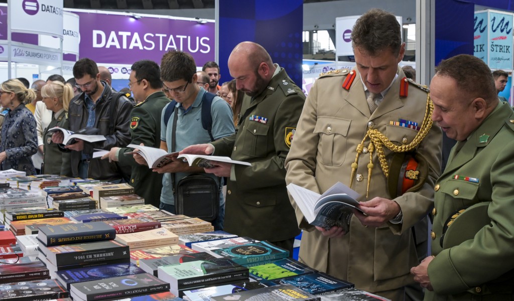 Media Centre Odbrana presents its titles to foreign military attachés