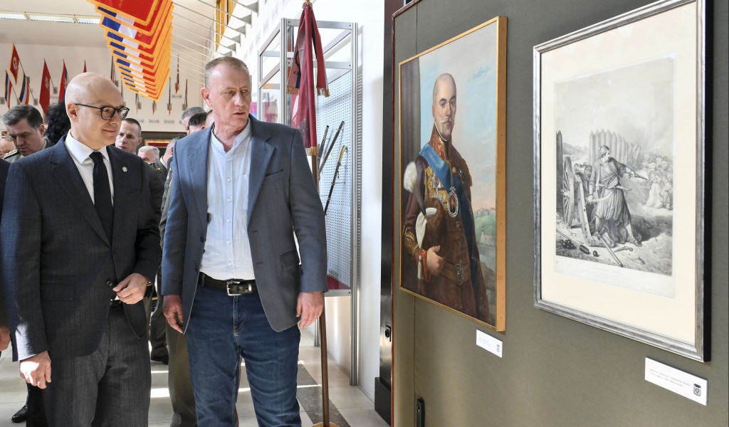 Министар Вучевић отворио изложбу Србија кроз време 220 година државности у Дому Војске Србије у Нишу