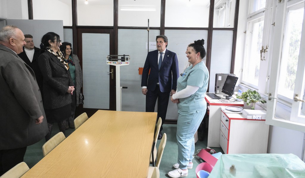 Ministar Gašić obišao Garnizonsku ambulantu u Leskovcu