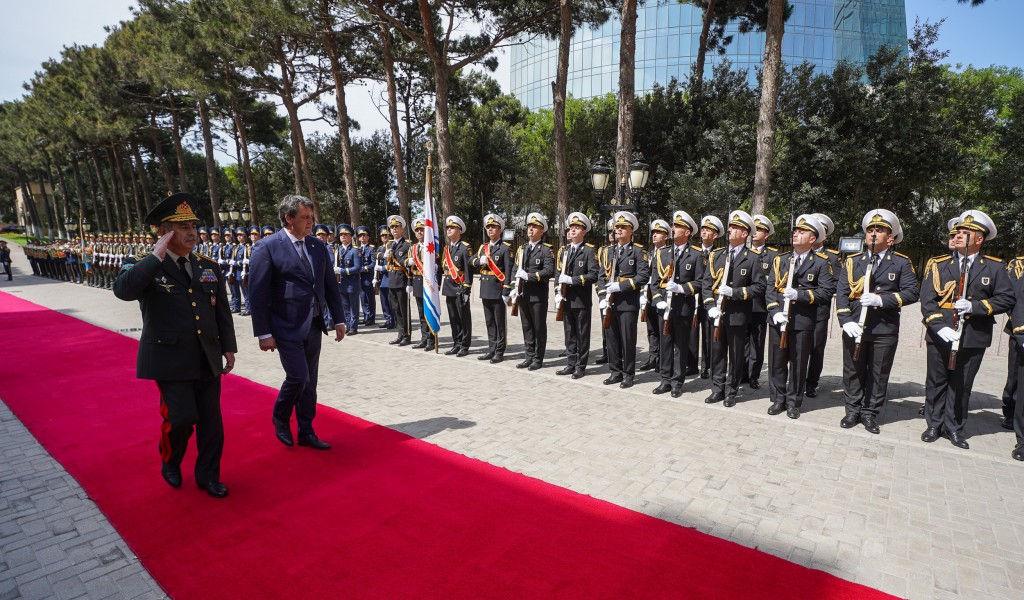 Meeting between defence ministers of Serbia Azerbaijan in Baku