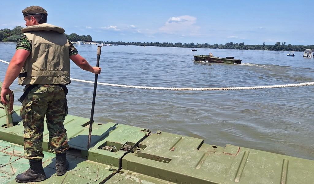 Pontoon bridge to Lido beach temporarily removed