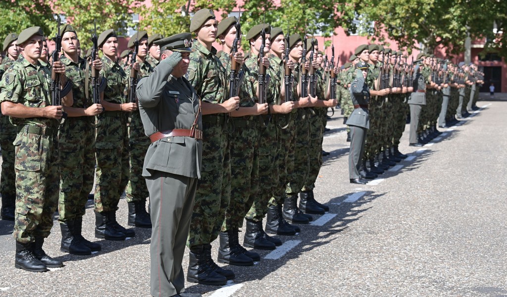 Call for young people to apply for voluntary military service
