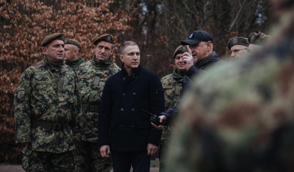 Министар Стефановић обишао Центар за испитивање наоружања и војне опреме у Никинцима 