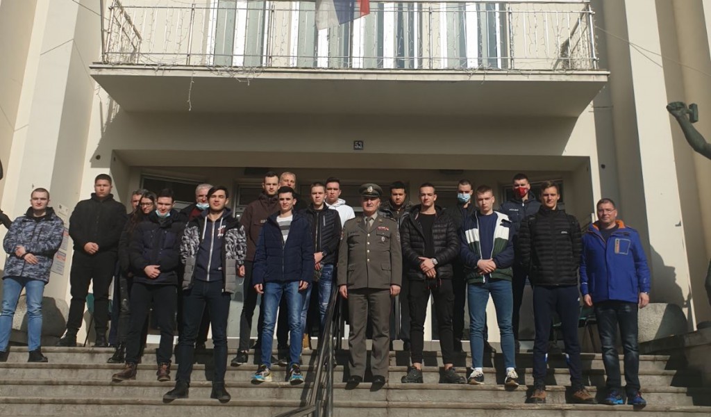 Promotion of voluntary military service continues