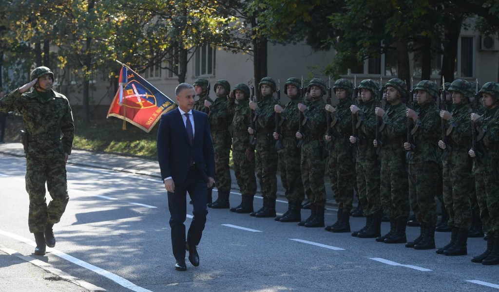 Министар Стефановић позвао младе да упишу војне школе 
