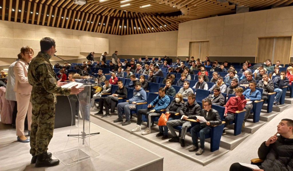 Promocija dobrovoljnog služenja vojnog roka u gradovima Srbije