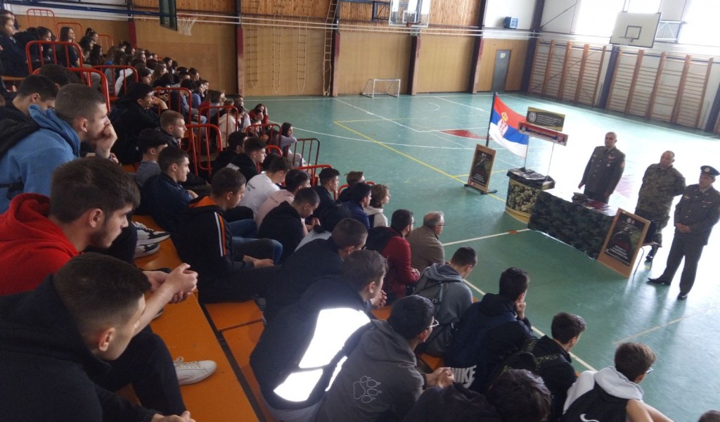 Predstavljanje dobrovoljnog služenja vojnog roka u više gradova Srbije