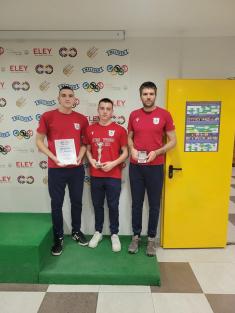 Ministar Stefanović čestitao vojnim sportistima na osvojenim medaljama u streljaštvu 	