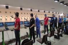 Ministar Stefanović čestitao vojnim sportistima na osvojenim medaljama u streljaštvu 	