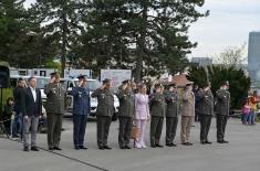 Министар Стефановић присуствовао почасној паљби поводом обележавања Дана Војске Србије