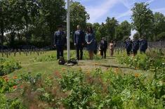 Minister Stefanović lays wreath at Serbian military cemetery in Thiais