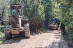 Припадници Војске Србије на задатку санације путева