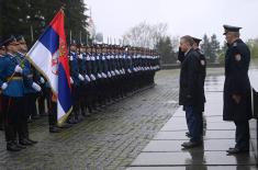 Minister Stefanović lays wreath at Monument to Unknown Hero to mark Armed Forces Day 