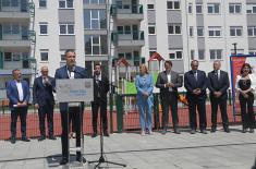 Minister Stefanović hands over apartment keys to members of security forces in Novi Sad