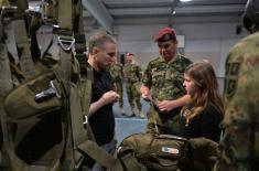 Minister Stefanović visits candidates for admission to 63rd Prachute Brigade