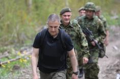 Ministar Stefanović obišao baze „Grlić“ i „Veliki trn” u Kopnenoj zoni bezbednosti
