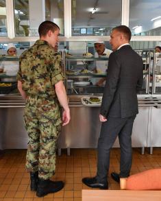 Minister Stefanović has lunch with Military Academy cadets