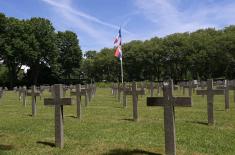 Minister Stefanović lays wreath at Serbian military cemetery in Thiais