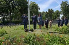 Minister Stefanović lays wreath at Serbian military cemetery in Thiais