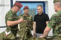 Minister Stefanović visits candidates for admission to 63rd Prachute Brigade