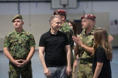 Minister Stefanović visits candidates for admission to 63rd Prachute Brigade