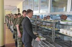 Minister Stefanović has lunch with Military Academy cadets