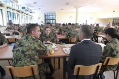 Minister Stefanović has lunch with Military Academy cadets