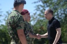 Minister Stefanović visits candidates for admission to 63rd Prachute Brigade