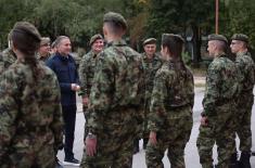 Ministar Stefanović obišao nove kadete Vojne akademije 