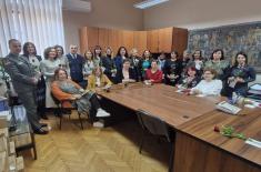 Министар Гашић поводом Дана жена уручио поклоне припадницама система одбране