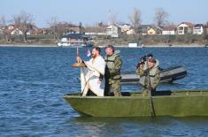 Учешће припадника војске у пливању за Часни крст