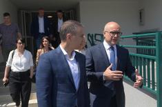 Minister Stefanović hands over apartment keys to members of security forces in Novi Sad