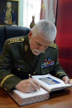 General Diković s predsedavajućim Vojnom komitetu NATO-a