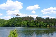 Helikopteri Vojske Srbije gase požar u čačanskoj „Slobodi“ 