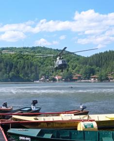Helikopteri Vojske Srbije gase požar u čačanskoj „Slobodi“ 