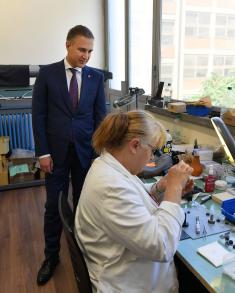 Minister Stefanović visits “Teleoptik-Gyroscopes" Company