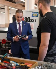 Minister Stefanović visits “Teleoptik-Gyroscopes" Company