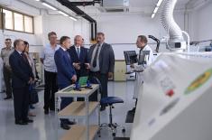 Ministar Stefanović obišao preduzeće „Teleoptik-žiroskopi“