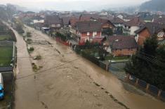 Serbian Armed Forces help citizens in flood-affected areas