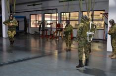 Soldiers performing military service undergo basic parachute training