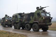 Modern gun howitzer crews in training