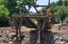 Serbian Armed Forces install bridge in the village of Sirča