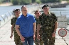 Minister Stefanović Visits Crew of Pontoon Bridge to Lido Beach