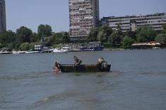 Minister Stefanović Visits Crew of Pontoon Bridge to Lido Beach