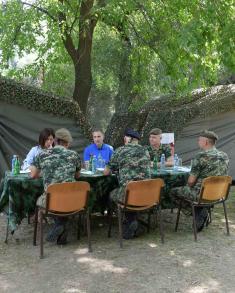 Minister Stefanović Visits Crew of Pontoon Bridge to Lido Beach