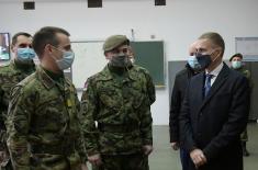 Министар Стефановић позвао младе да се пријаве на конкурс за војне школе
