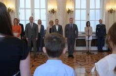 Ministers Stefanović and Ružić present awards to winners of "Our Soldier, Our Hero" competition