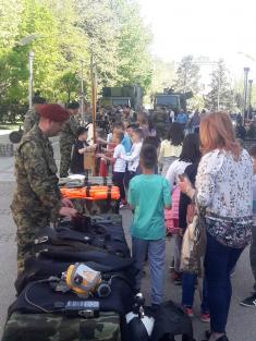 Display of Arms and Military Equipment Attracted a Great Number of Citizens