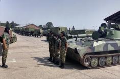 Training with Gvozdika self-propelled howitzers